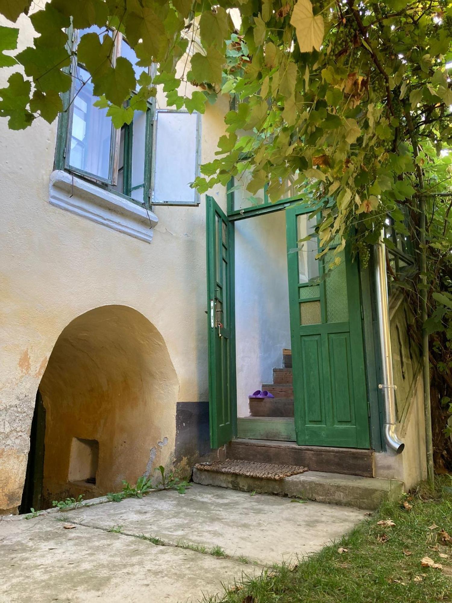 House By The Church - Entire House Crit Dış mekan fotoğraf
