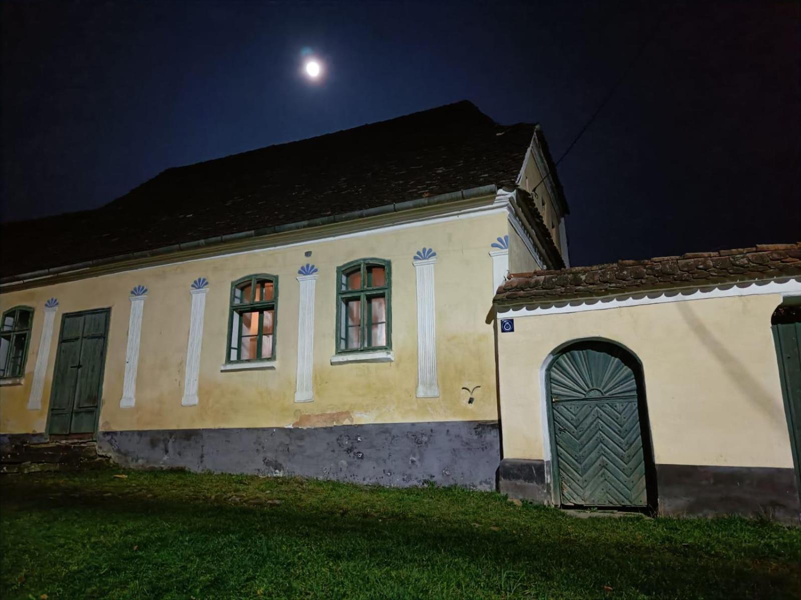 House By The Church - Entire House Crit Dış mekan fotoğraf